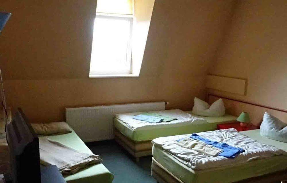 Hostel Im Medizinerviertel Halle  Zewnętrze zdjęcie